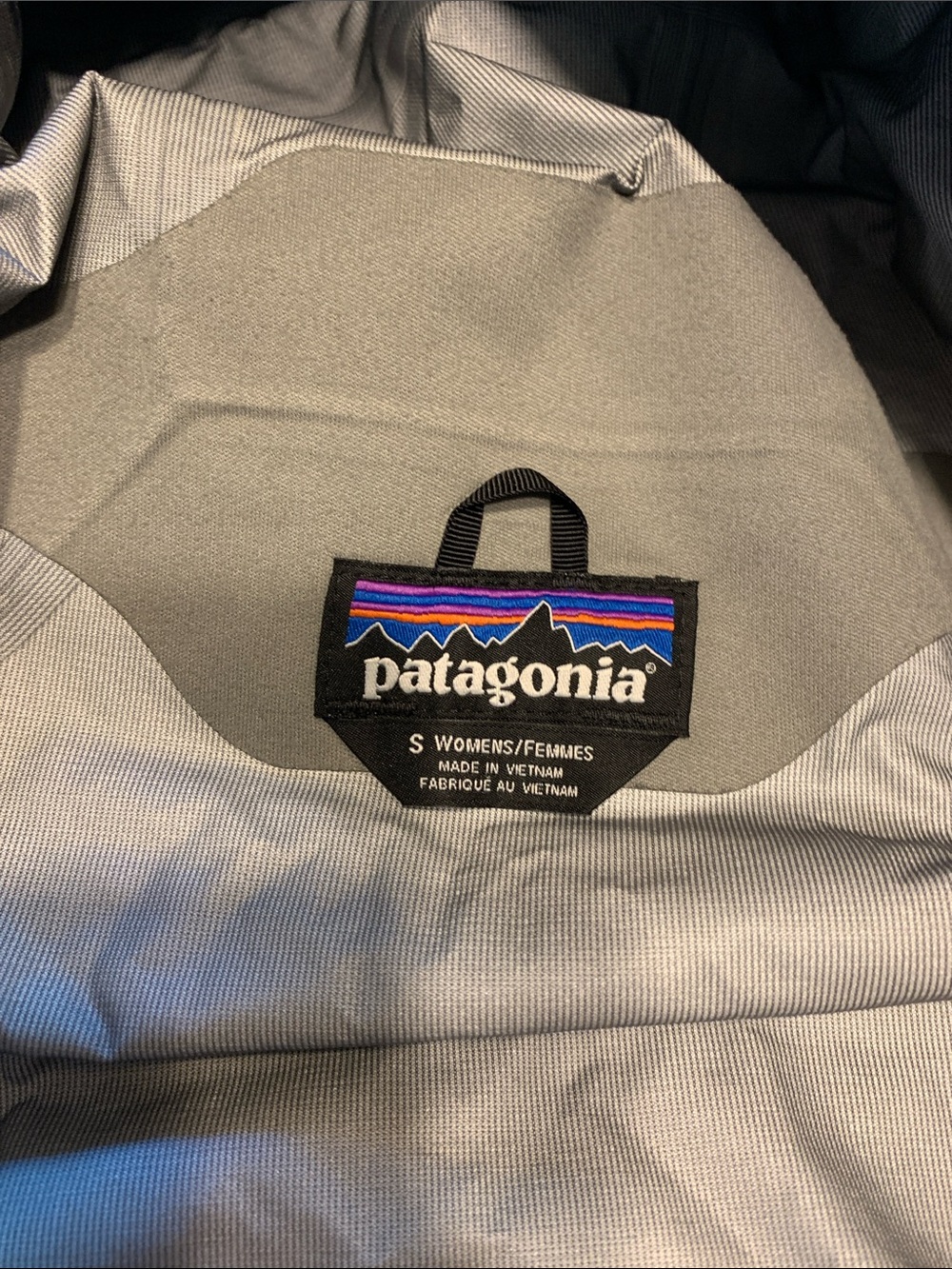 Patagonia Navy Hooded Women's Rain Jacket - Picture 3 of 3